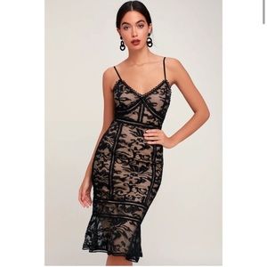 NWT- Lulu’s black and beige lace trumpet hem midi dress